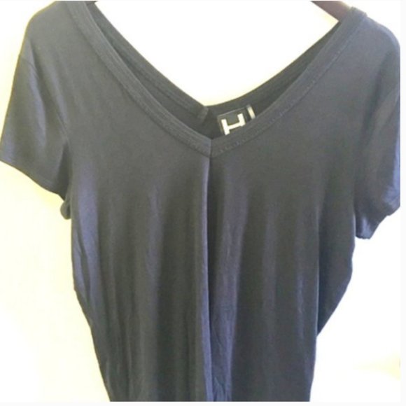 H by bordeaux Tops - ⏰ H by Bordeaux Black V-neck T-shirt